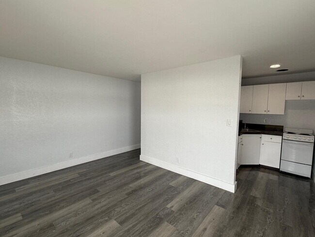 Building Photo - Charming 1-Bedroom Gem in Fort Lauderdale