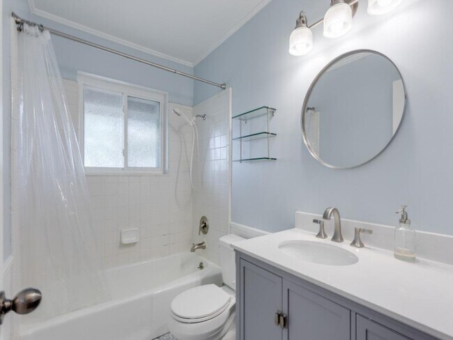 Building Photo - 2404 N Shields Dr