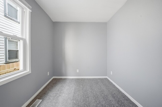 Building Photo - 243 W 32nd St