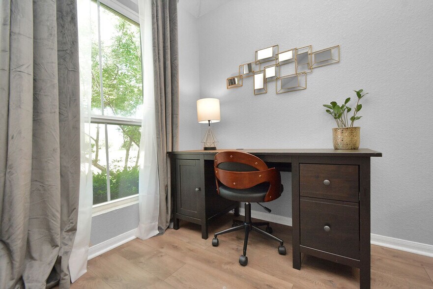 Building Photo - 18407 Early Grn Trl