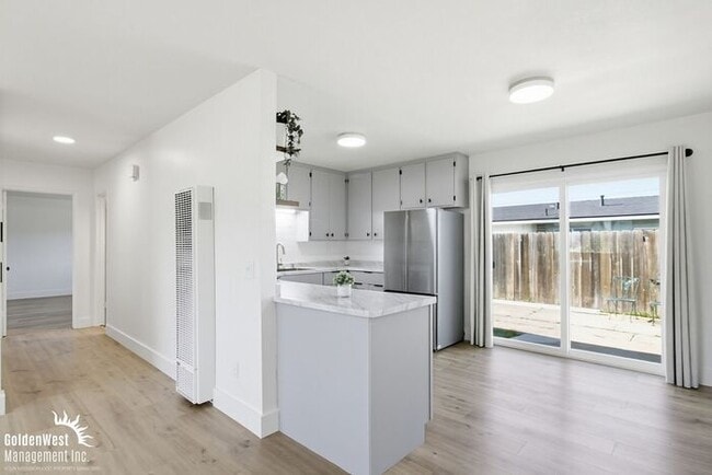 Building Photo - Beautifully Remodeled 3Bdm 2Ba Home in Prime Imperial Beach Location!