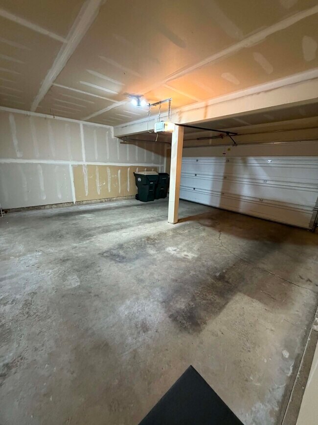 Building Photo - 6634 Millstone Ln SE
