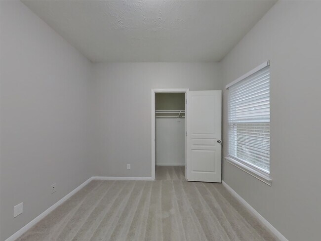 Building Photo - 210 Pequin Rd