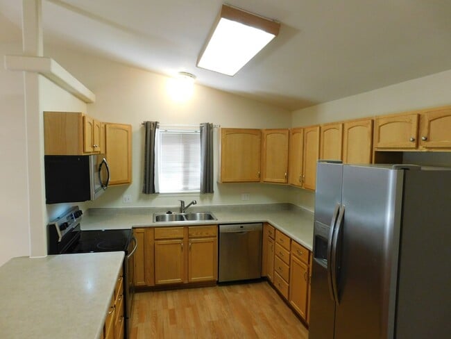 Building Photo - Quiet Neighborhood!