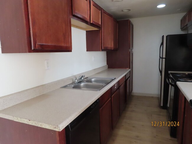 Building Photo - Beautiful 2 Bedroom 2 bath Condo