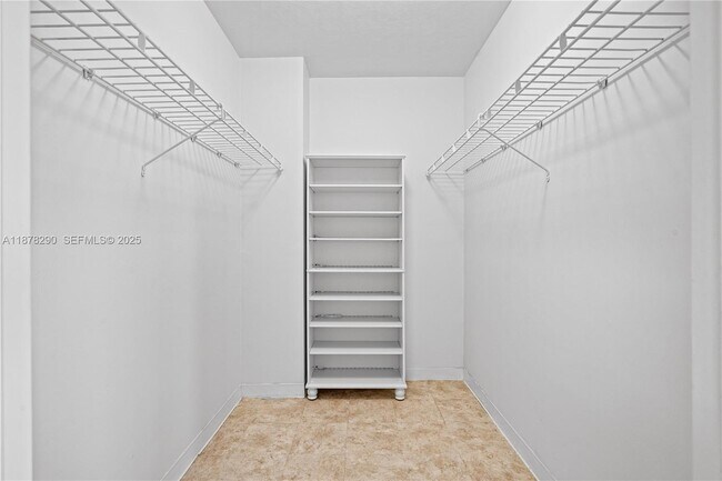 Building Photo - 2899 Collins Ave