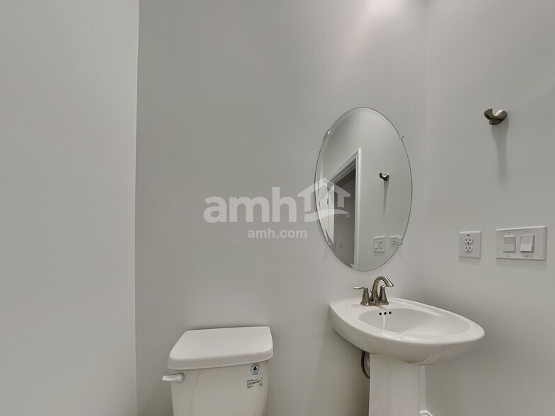 Building Photo - 168 Portside Pk Dr