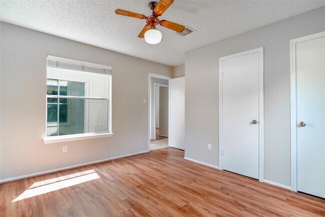 Building Photo - 1403 Valley Landing Dr