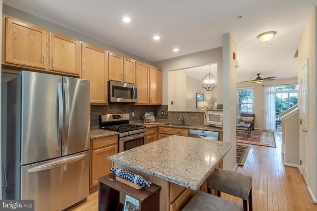 Building Photo - 4-level, 3-bedroom garage townhome