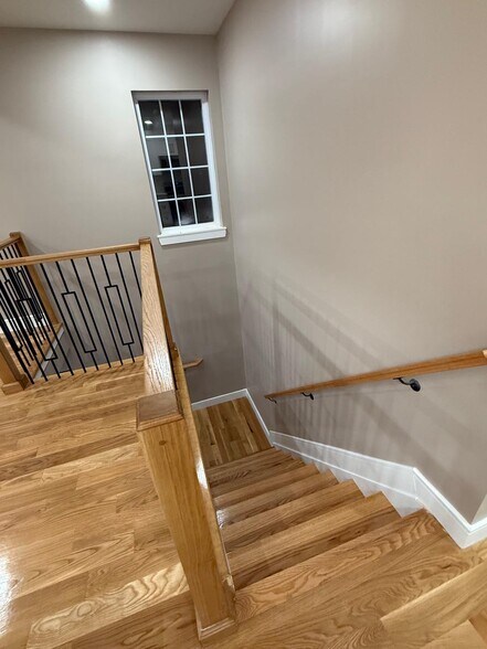 Building Photo - 13 Brook St