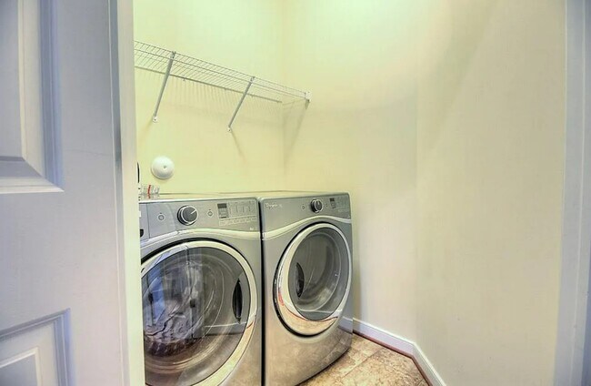 Building Photo - 3910 Village Commons Walk