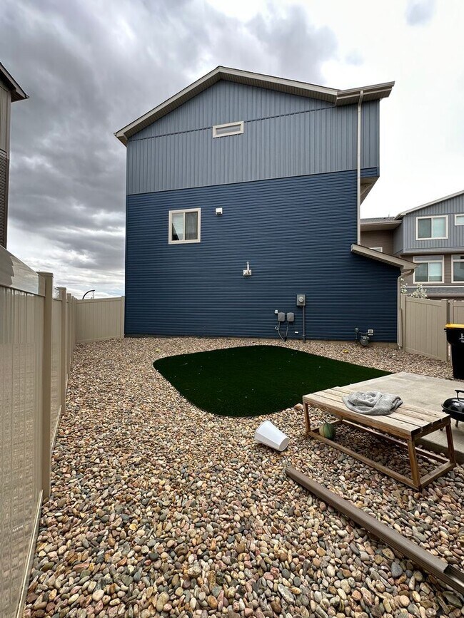 Building Photo - 4 br, 2.5 bath House - 6121 Ashmore Ln