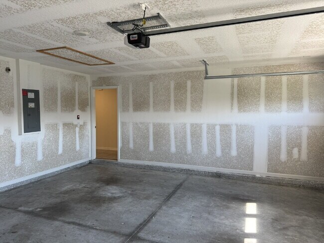 Building Photo - For Rent