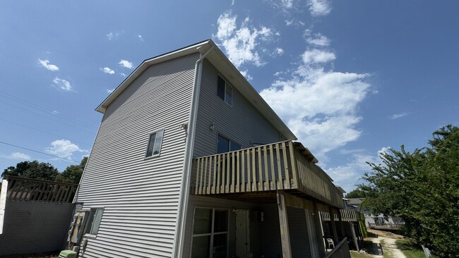 Building Photo - 4187 Sunset Dr