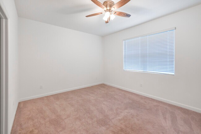 Building Photo - 4519 Hollister Ave