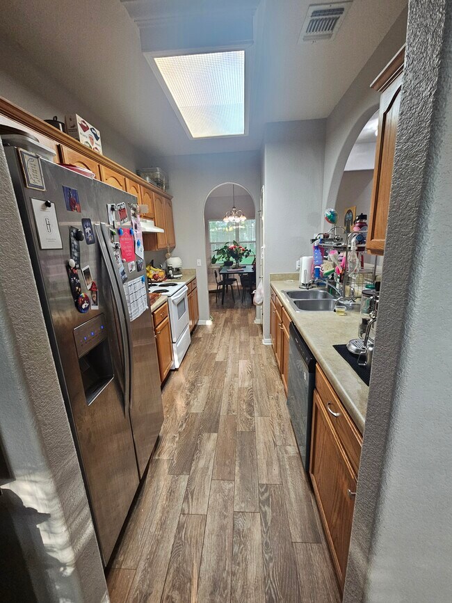 Building Photo - 105 Kathryn Cove