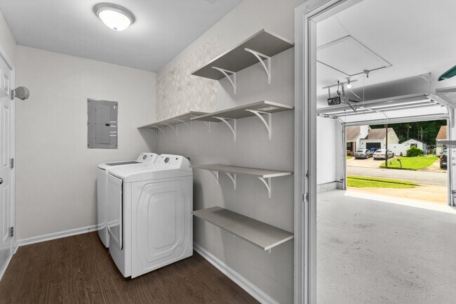 Building Photo - 3409 Woodbaugh Dr