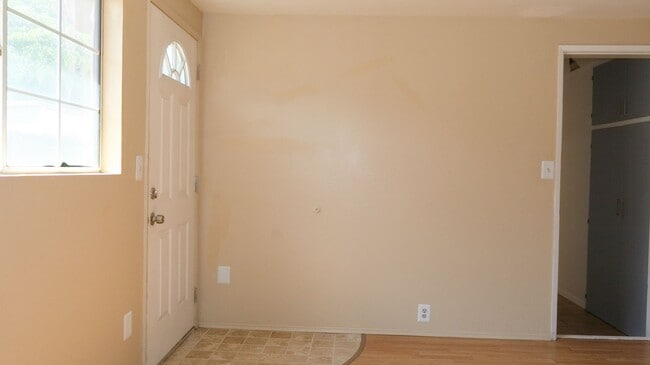 Building Photo - Single level duplex 2 br 1 ba in Chula Vista CA