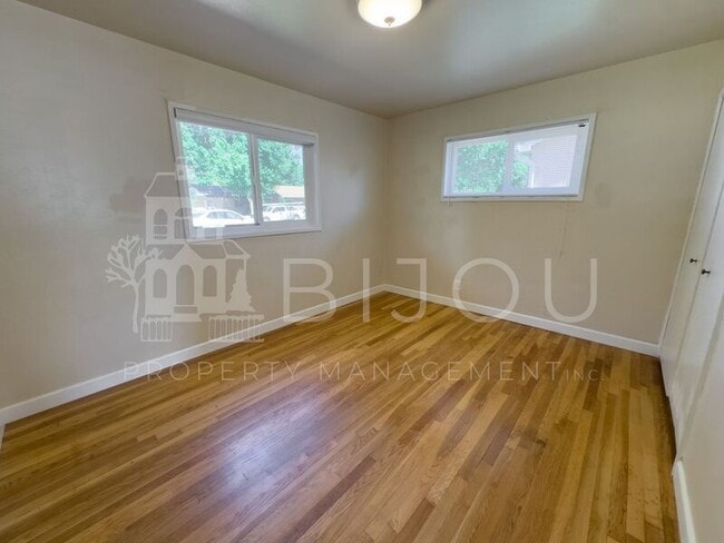 Building Photo - 2407 N Meade Ave