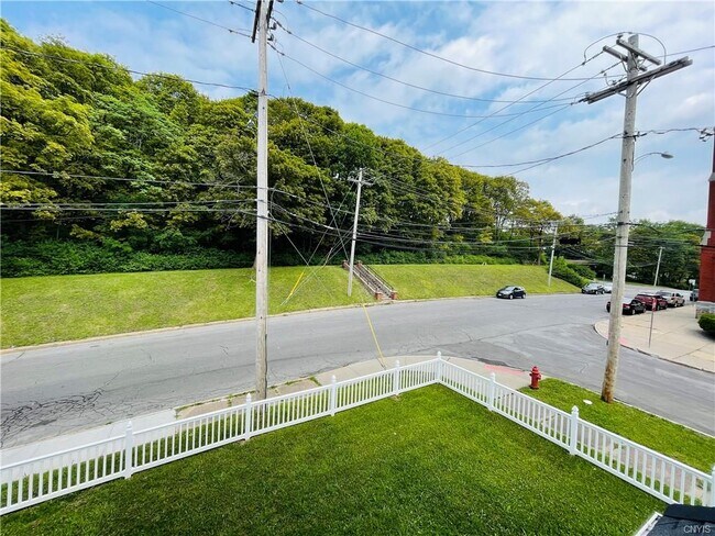 Building Photo - 1222 Hawley Ave