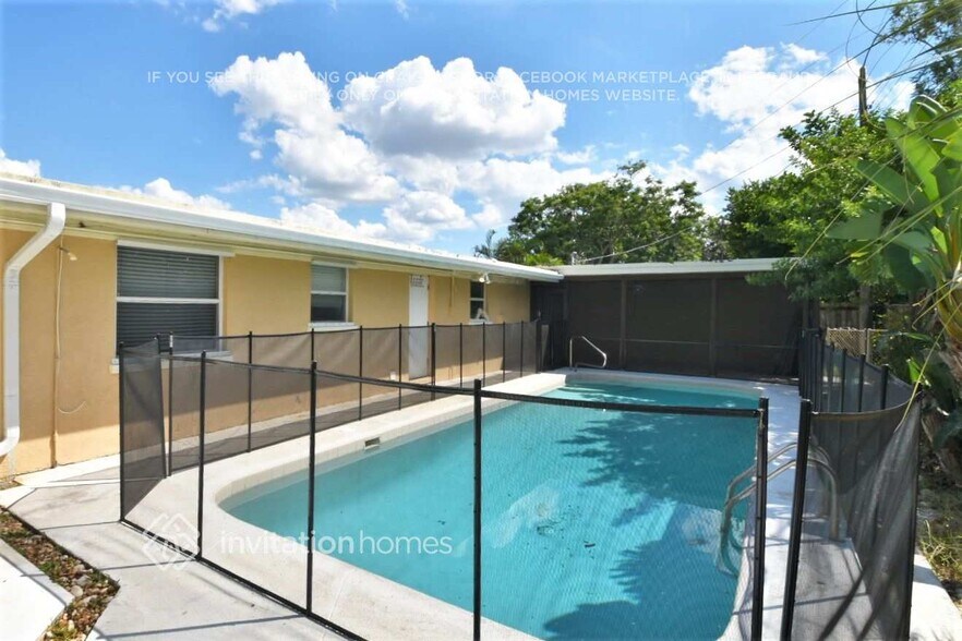 Building Photo - 6218 Nutmeg Ave