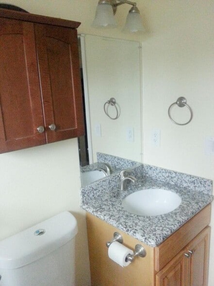 Building Photo - 39 Hobart Ave