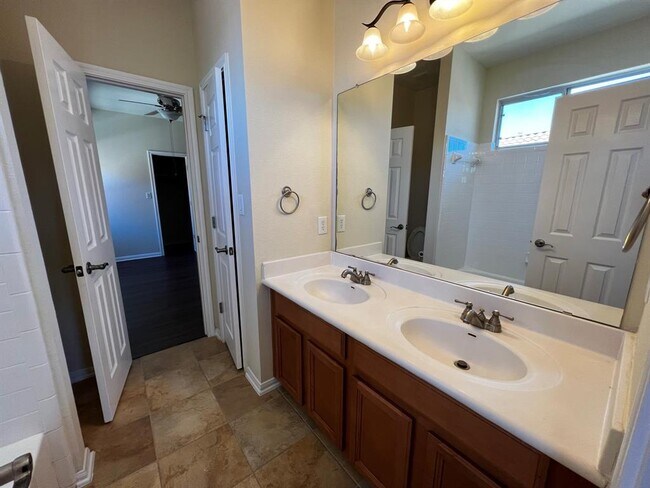 Building Photo - 15224 Interlachen Dr