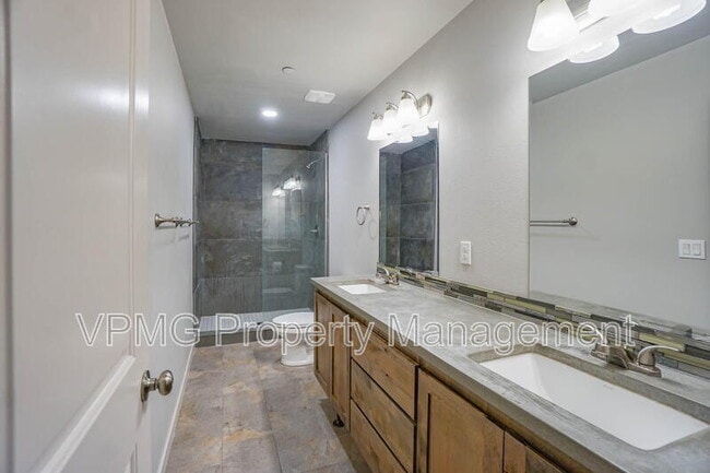 Building Photo - 137 N 44th Pl