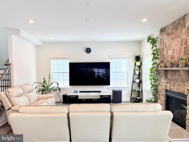 Building Photo - 11360 Wheeler Ridge Dr