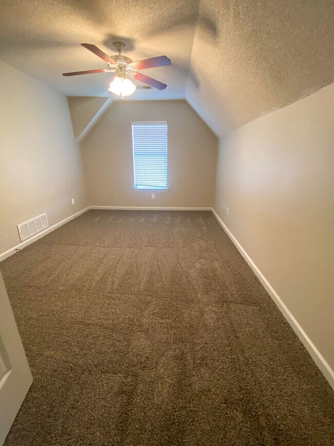 Building Photo - 3 bed, 2.5 bath house in Olive Branch near...