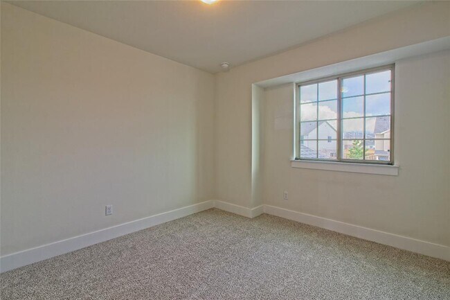 Building Photo - 555 White Steppe Way