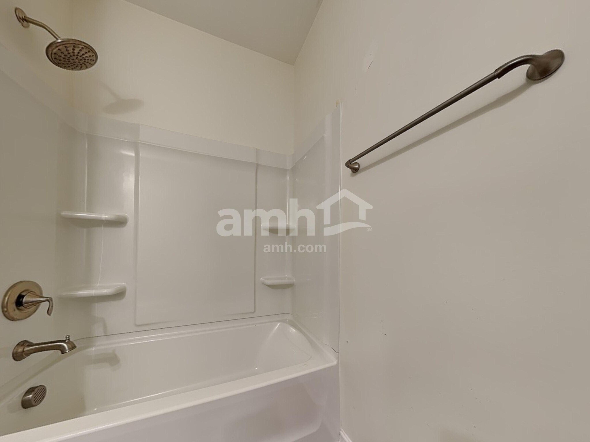 Building Photo - 553 Camp dr