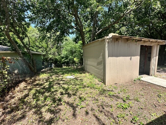 Building Photo - 1234 S Brazos St