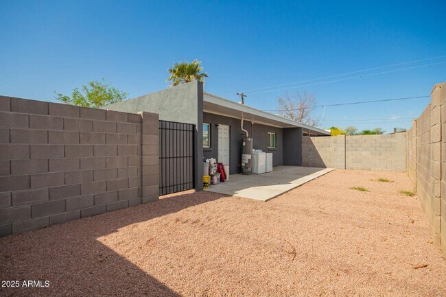 Building Photo - 2-bedroom, 1-bath duplex by ASU