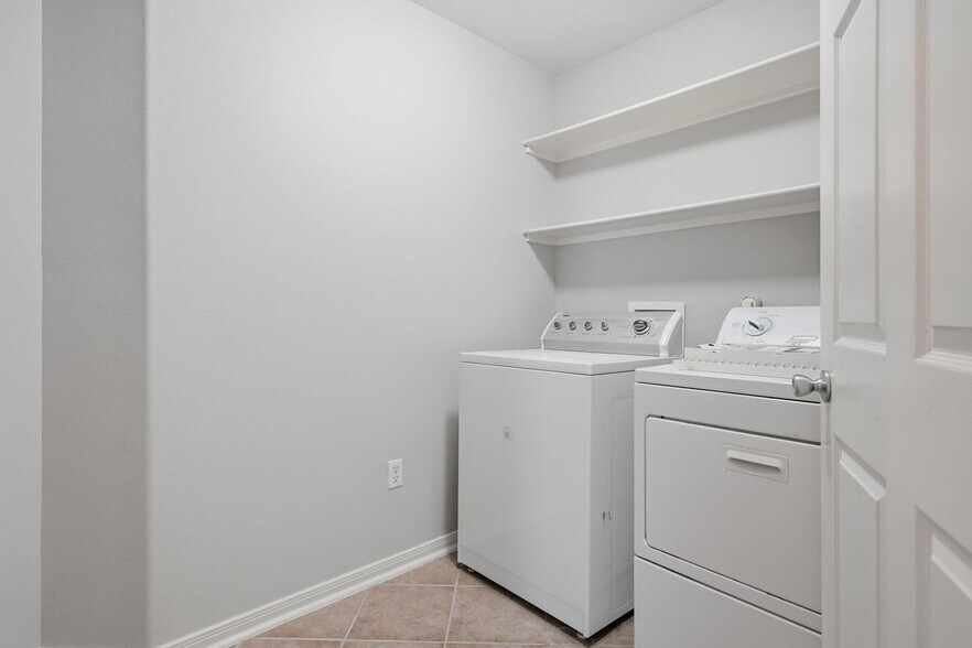 Building Photo - 313 San Rafael Dr