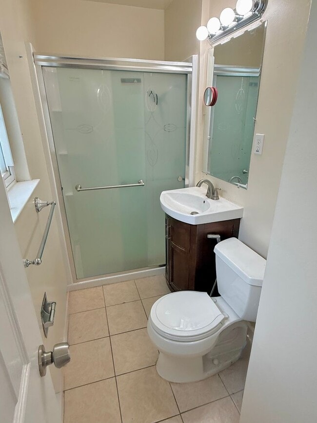 Building Photo - $3990 / 4 BR at a Prime Fremont Location!