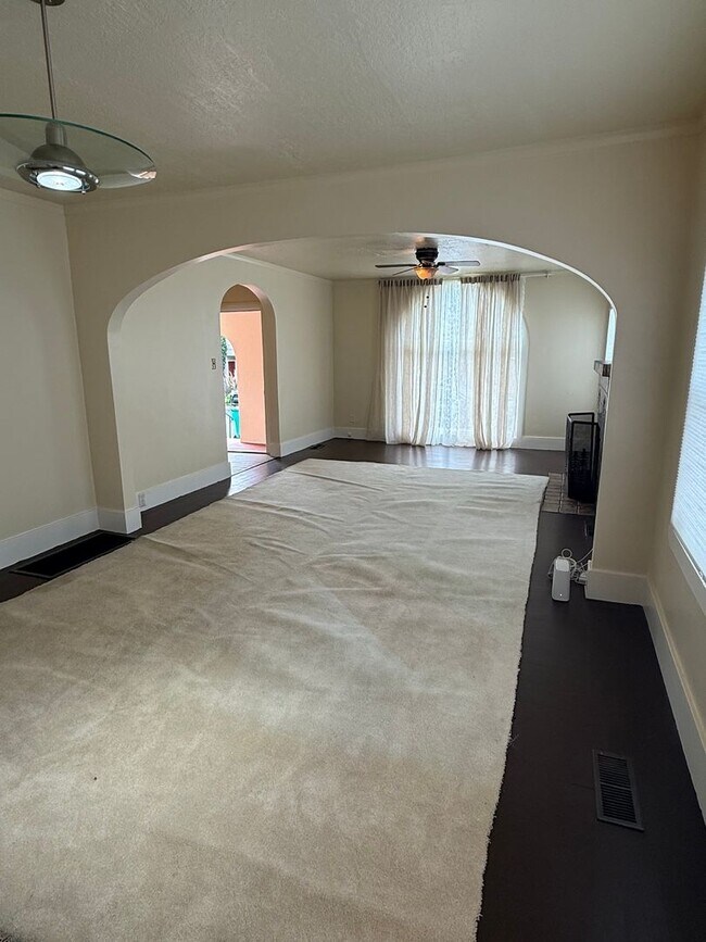 Building Photo - Better an a 3 Bedroom - 2 Bed House with a Studio