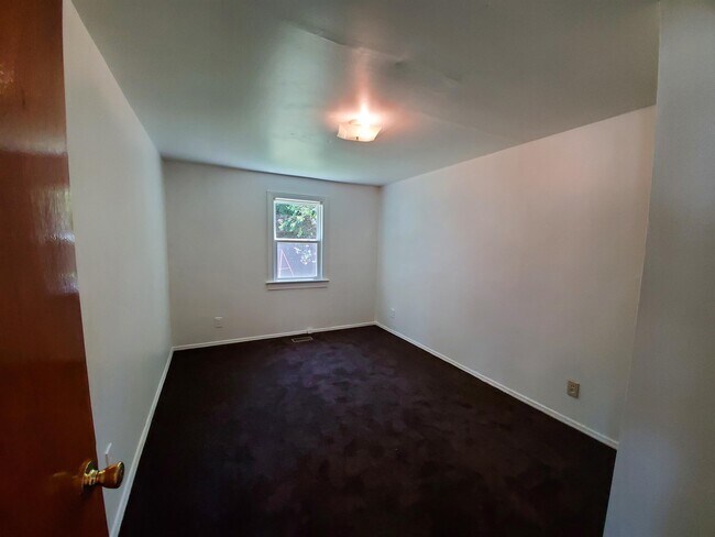 Building Photo - 3325 Downes St