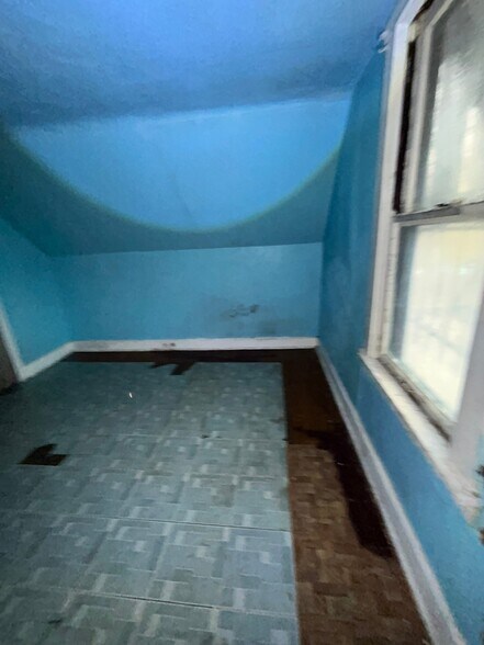 Building Photo - 4922 Davison Ave