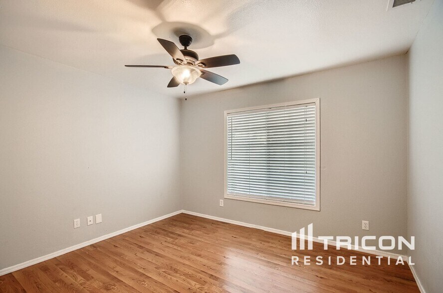 Building Photo - 1271 S Crossbow Pl