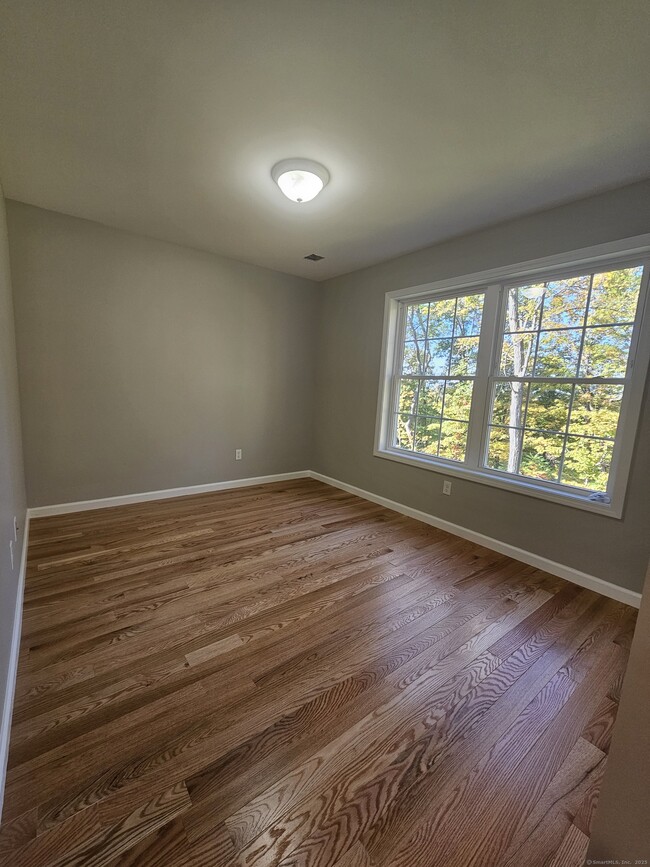 Building Photo - 141 Country Squire Dr