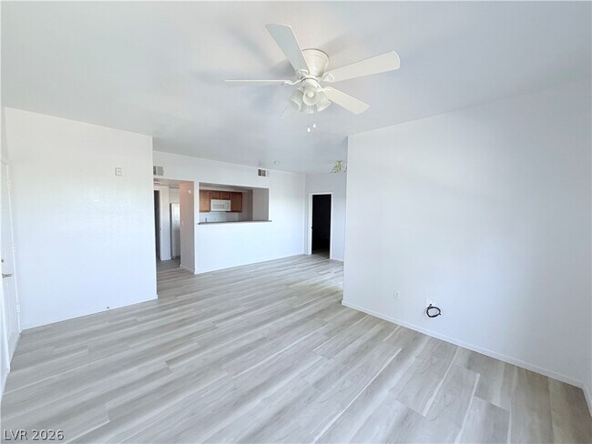 Building Photo - 7255 W Sunset Rd