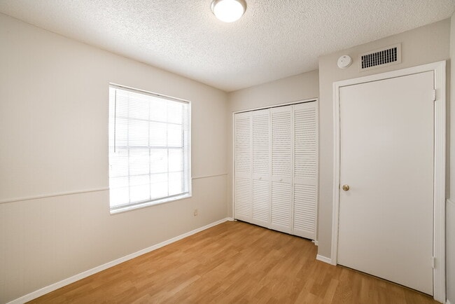 Building Photo - 315 W Ross Ave