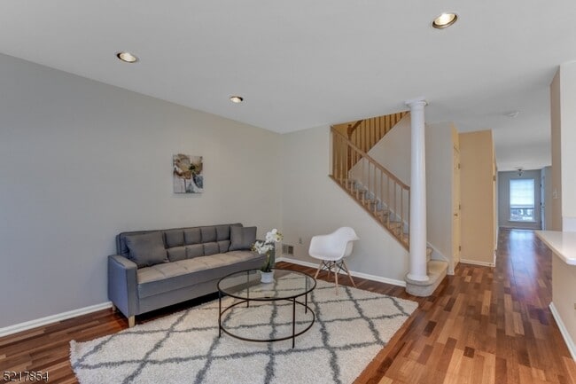 Building Photo - 118 Constitution Way