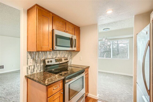 Building Photo - NEW PRICE!!! Modern, Remodeled  2BR/1BA wi...