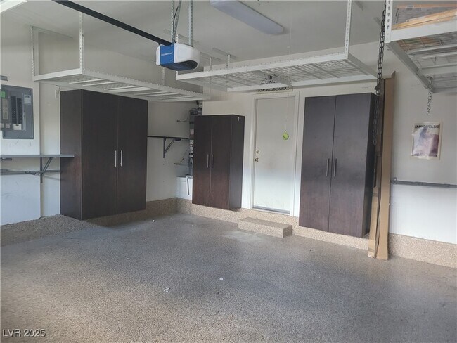 Building Photo - 11078 Village Crest Ln