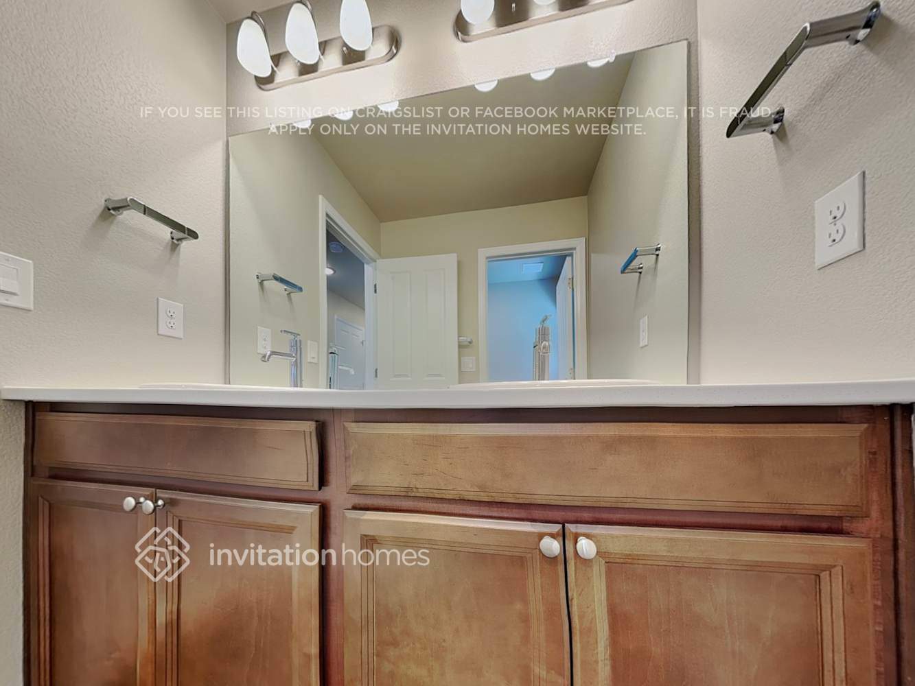 Building Photo - 11217 House Finch Ln