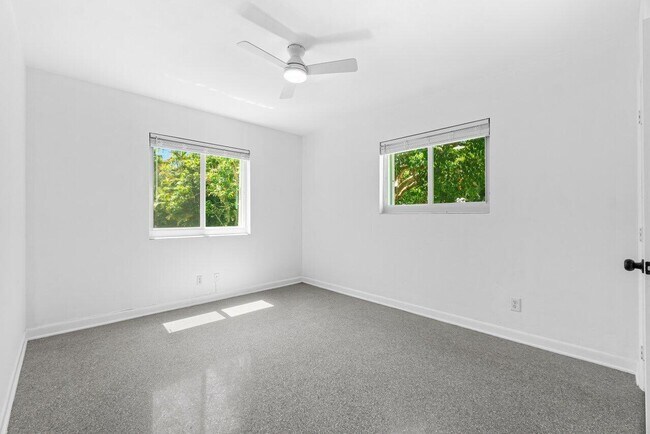 Building Photo - 809 S Atlantic Dr
