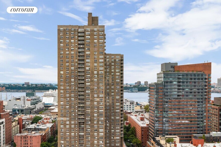 Building Photo - 425 W 50th St