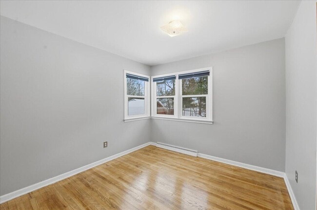 Building Photo - 6891 Somerset Dr